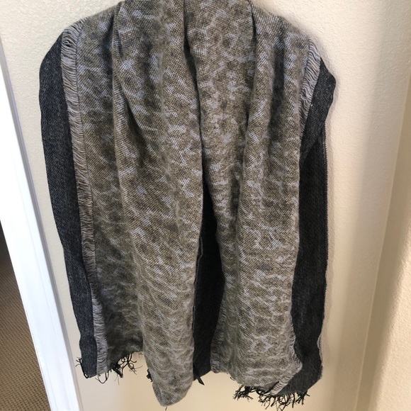 Urban Outfitters Double Sided Blanket Scarf - Picture 1 of 4